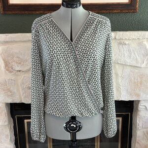 Max Studio Black and White Geometric Blouse